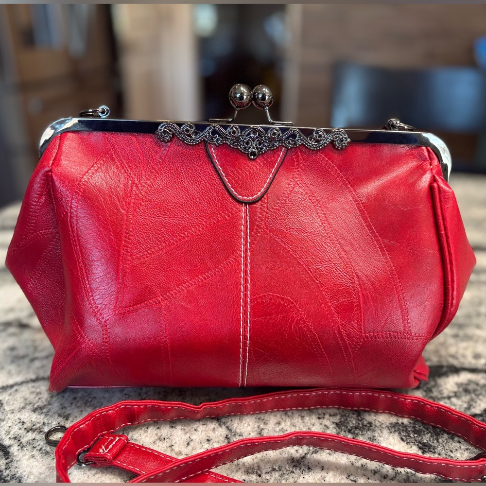 Red Vintage-Inspired Kiss-Lock Bag with 2 Straps